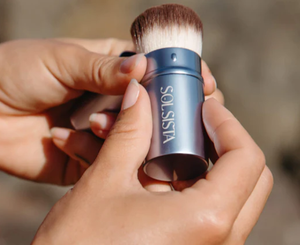 SOL SISTA - Retractable Kabuki Makeup Brush - The Bare Theory