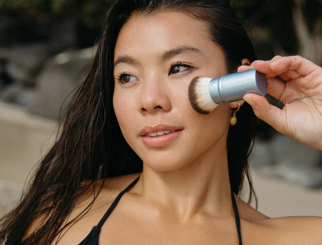 SOL SISTA - Retractable Kabuki Makeup Brush - The Bare Theory