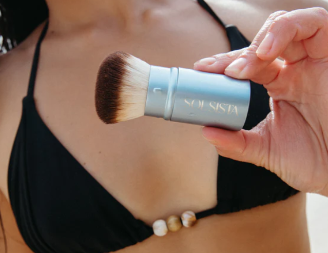 SOL SISTA - Retractable Kabuki Makeup Brush - The Bare Theory