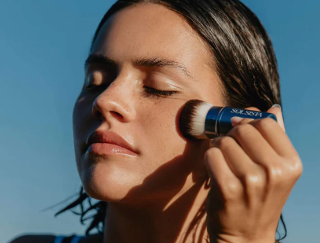 SOL SISTA - Retractable Kabuki Makeup Brush - The Bare Theory