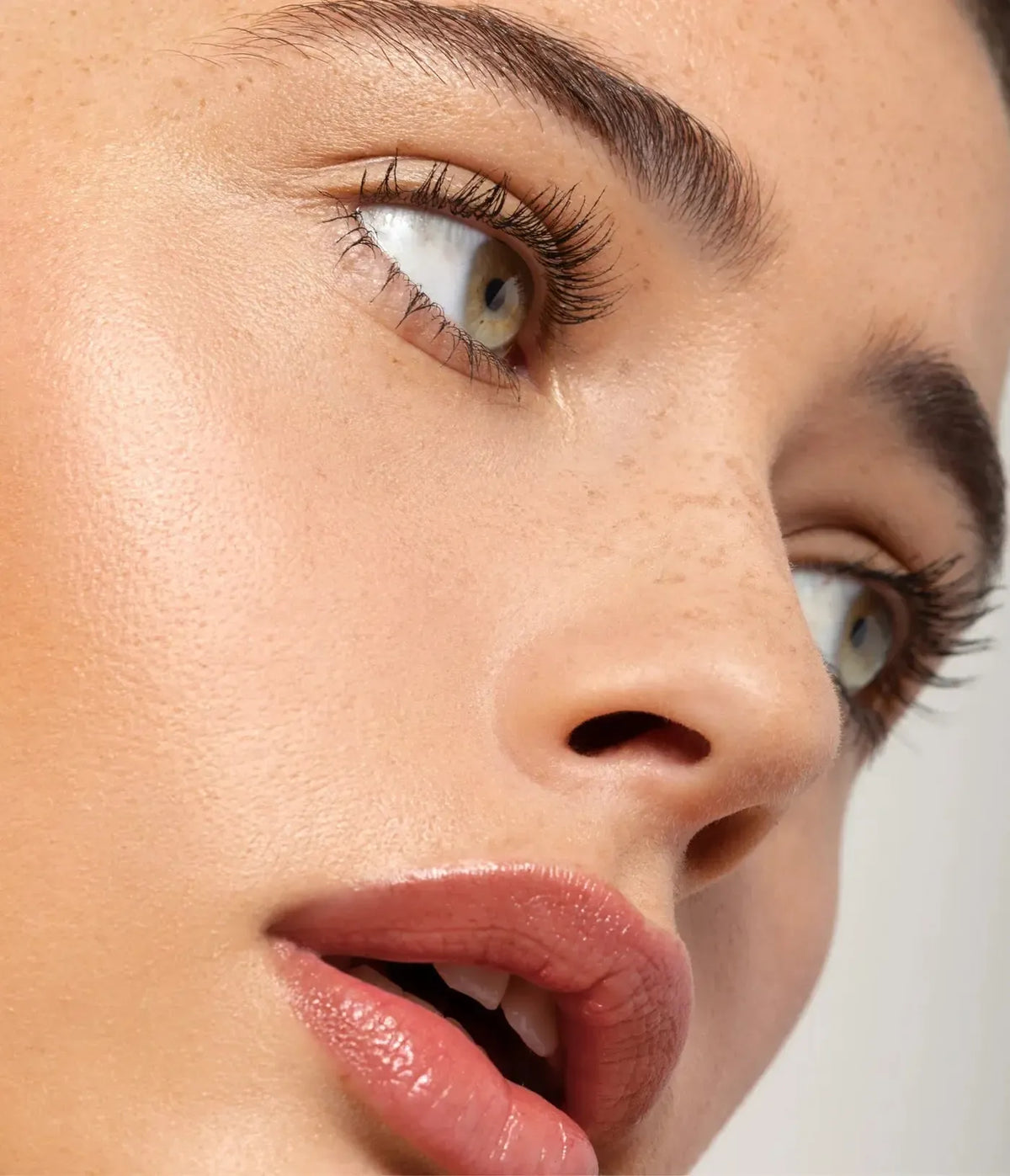Aleph - Concealer/Foundation 6g - The Bare Theory