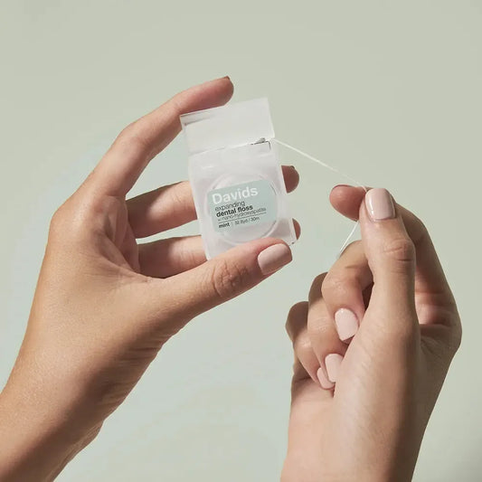 Davids Hydroxi™ - expanding dental floss | refillable dispenser | mint | 30m - The Bare Theory