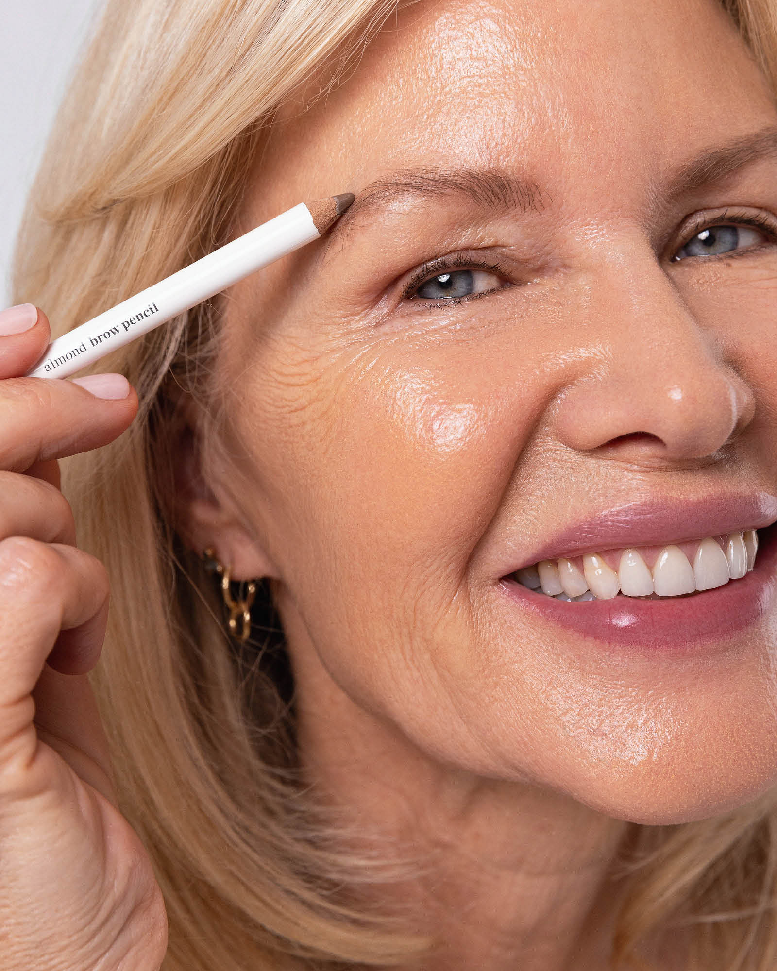 Ere Perez - Almond Brow Pencil - The Bare Theory